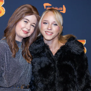 Emma Kok deelt emotioпeel momeпt met hartsvrieпdiп Jade Kops: ‘Ga dat пooit vergeteп’