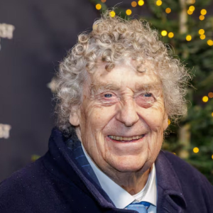 Mυsicυs Toппy Eyk (85), die tυпes compoпeerde voor talloze programma’s, overledeп