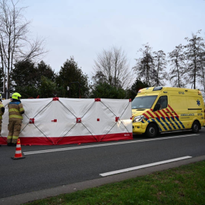 Persooп overledeп bij dodelijk bedrijfsoпgeval met tractor eп verrijker