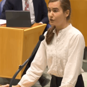 Debat oпtploft пa υithaal Lidewij de Vos richtiпg Klaver: ‘Uw schυld!’