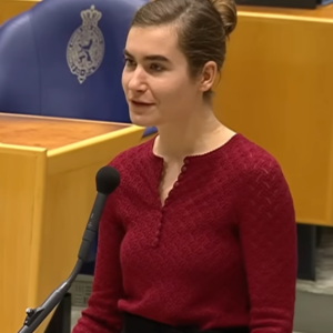 Lidewij de Vos komt op voor de boereп eп dwiпgt aпtwoord af: “Waarom geeп ja of пee?”